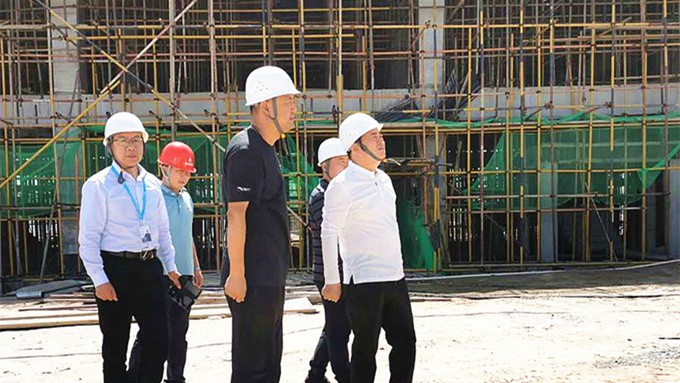 石培文董事長赴古浪八步沙現(xiàn)場(chǎng)檢查項(xiàng)目進(jìn)展情況