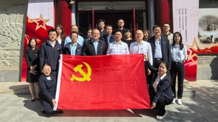 覽隴原抗戰(zhàn)文獻(xiàn) 傳紅色精神薪火——集團(tuán)財務(wù)部、戰(zhàn)略規(guī)劃部、工程咨詢中心黨支部聯(lián)合開展主題黨日活動