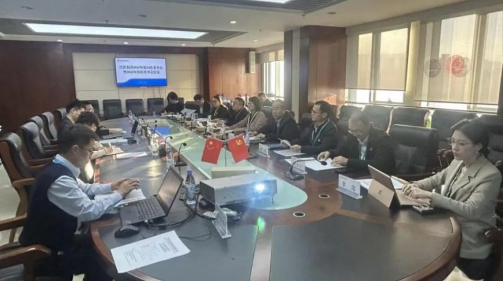 為深入推進(jìn)“現(xiàn)代企業(yè)治理示范創(chuàng)建行動(dòng)”，持續(xù)優(yōu)化集團(tuán)及子公司治理體系、提升決策科學(xué)化水平，11月20日，甘肅文旅集團(tuán)在所屬子公司甘肅文旅投資集團(tuán)舉辦2025年第二場(chǎng)模擬董事會(huì)活動(dòng)。集團(tuán)副總經(jīng)理謝昕出席